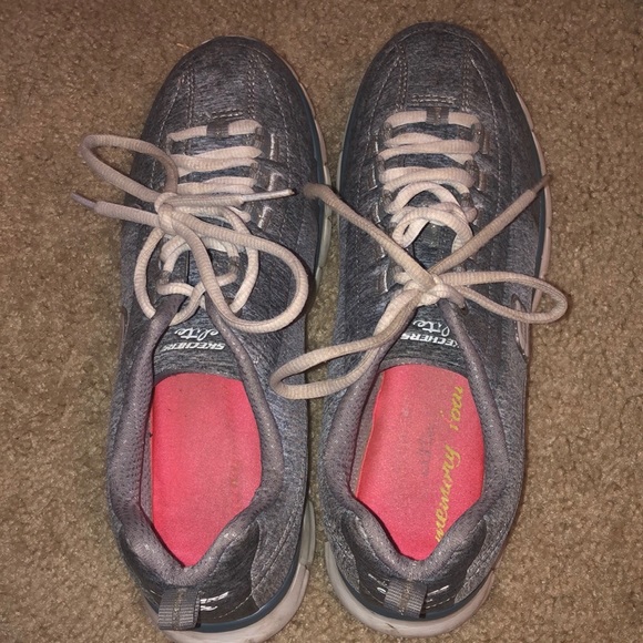 Gray sketchers with memory foam - Picture 3 of 6